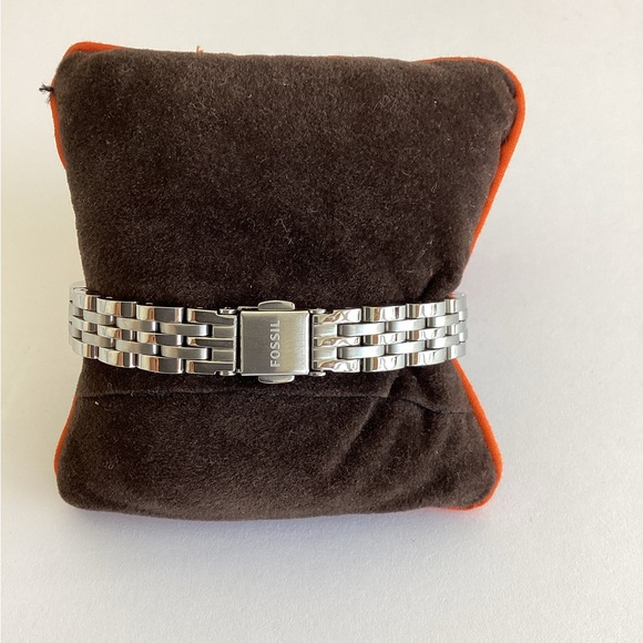 Fossil ES3180 Silver Watch; needs a battery - Picture 2 of 3